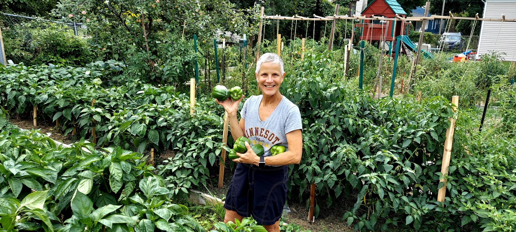 Happy-volunteer Happy-volunteer